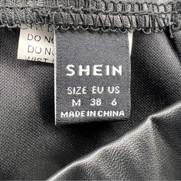 Size 6 Shein Black Faux Leather Mini Skirt Goth Retro Vegan - Picture 5 of 6